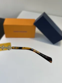 Alternative view of LV Glasses & Sunglasses H020260504363959