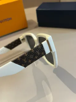 Alternative view of LV Glasses & Sunglasses H020260504431459