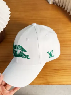 Alternative view of LV Hats & Caps D220260503030249