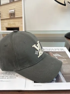 Alternative view of LV Hats & Caps D220260503489749