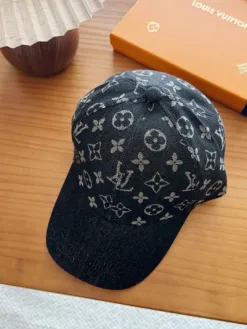 Alternative view of LV Hats & Caps D220260503670949
