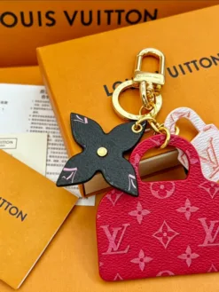 LV Necklaces E020260504015649