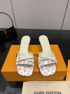 LV Sandals & Slides EU34-41 B90202605032969129