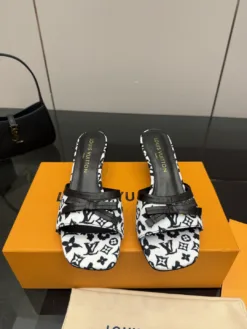 LV Sandals & Slides EU34-41 B90202605032971129