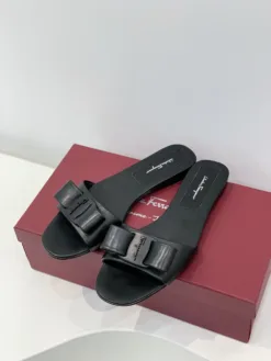 Alternative view of LV Sandals & Slides EU35-38 B70202605030139119
