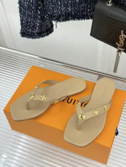 Alternative view of LV Sandals & Slides EU35-39 B80202605031094129
