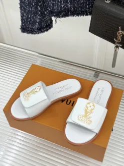 Alternative view of LV Sandals & Slides EU35-39 B80202605031330129