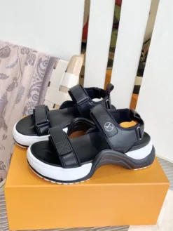 LV Sandals & Slides EU35-39 C20202605030651139