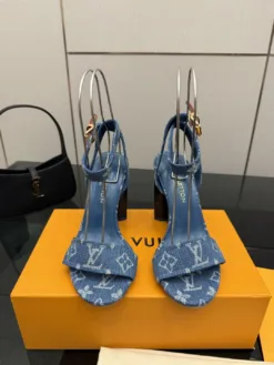 LV Sandals & Slides EU35-40 C20202605032957139