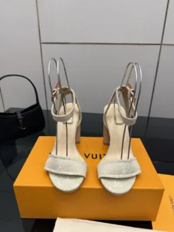 LV Sandals & Slides EU35-40 C20202605032959139