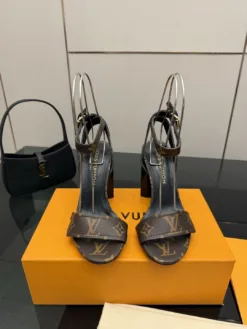 LV Sandals & Slides EU35-40 C20202605032961139