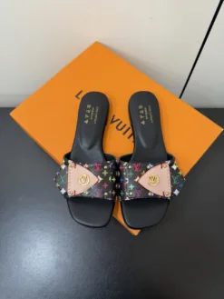 LV Sandals & Slides EU35-42 C30202605030660139