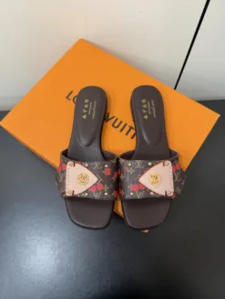 LV Sandals & Slides EU35-42 C30202605030662139