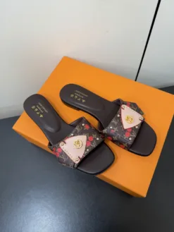 Alternative view of LV Sandals & Slides EU35-42 C30202605030662139