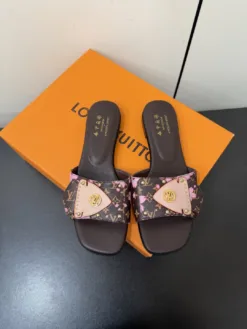 LV Sandals & Slides EU35-42 C30202605030663139