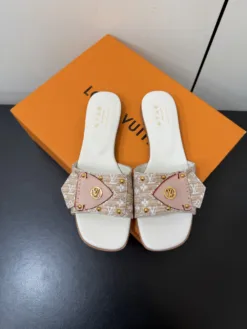 LV Sandals & Slides EU35-42 C30202605030664139