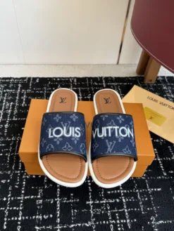 LV Sandals & Slides EU39-46 B15202605030965109