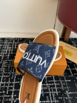 Alternative view of LV Sandals & Slides EU39-46 B15202605030965109