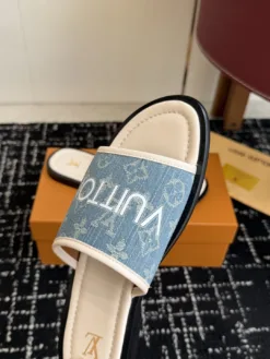 Alternative view of LV Sandals & Slides EU39-46 B15202605030966109