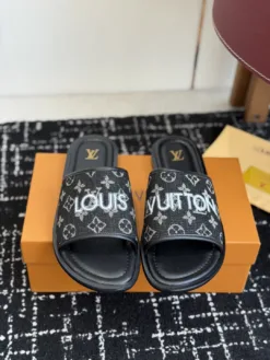 LV Sandals & Slides EU39-46 B15202605030967109