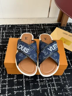 LV Sandals & Slides EU39-46 B15202605030968109