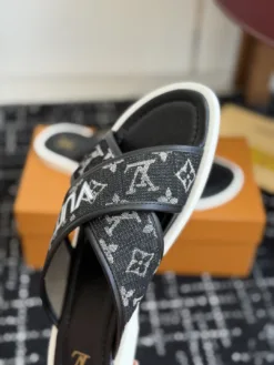 Alternative view of LV Sandals & Slides EU39-46 B15202605030970109
