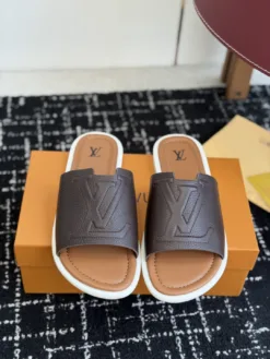 LV Sandals & Slides EU39-46 B15202605030995109