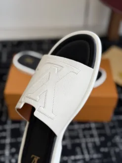 Alternative view of LV Sandals & Slides EU39-46 B15202605030996109