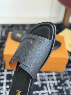 Alternative view of LV Sandals & Slides EU39-46 B15202605030997109