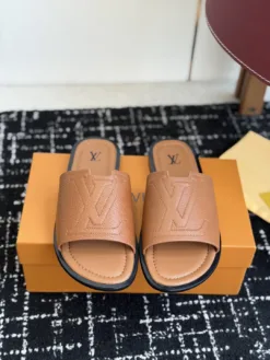 LV Sandals & Slides EU39-46 B15202605030998109