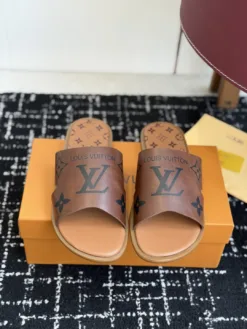 LV Sandals & Slides EU39-46 B15202605031000109