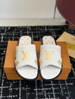 LV Sandals & Slides EU39-46 B15202605031002109