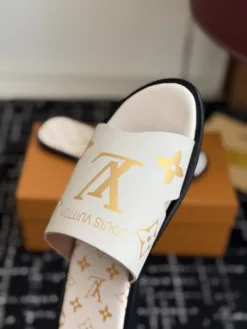 Alternative view of LV Sandals & Slides EU39-46 B15202605031002109