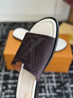 Alternative view of LV Sandals & Slides EU39-46 B15202605031003109