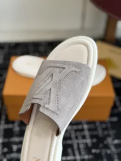 Alternative view of LV Sandals & Slides EU39-46 B15202605031004109