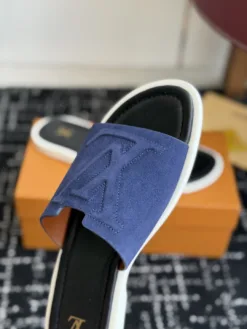 Alternative view of LV Sandals & Slides EU39-46 B15202605031006109