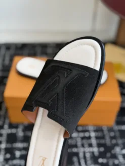Alternative view of LV Sandals & Slides EU39-46 B15202605031008109