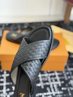 Alternative view of LV Sandals & Slides EU39-46 B15202605031010109