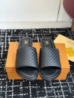 LV Sandals & Slides EU39-46 B15202605031011109