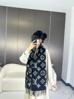 LV Scarves A0520260504507469