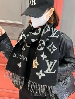 LV Scarves A1520260504238069