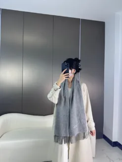 LV Scarves A20202605041025569