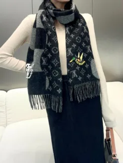 Alternative view of LV Scarves A5520260504188379