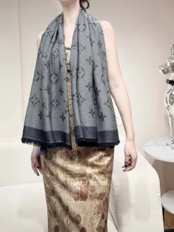 Alternative view of LV Scarves A5520260504506879