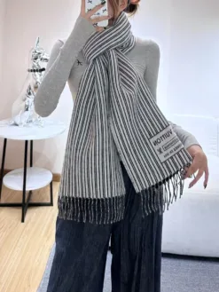 Alternative view of LV Scarves A6020260504875579