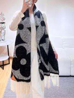 LV Scarves A6520260504647079