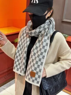 Alternative view of LV Scarves A7020260504098079