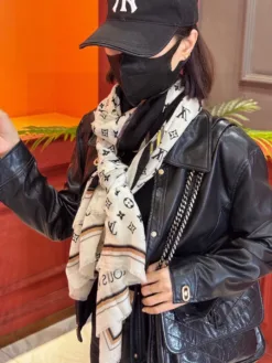 Alternative view of LV Scarves A7520260504236989