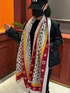 Alternative view of LV Scarves A9520260504042489
