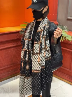 Alternative view of LV Scarves A9520260504043589